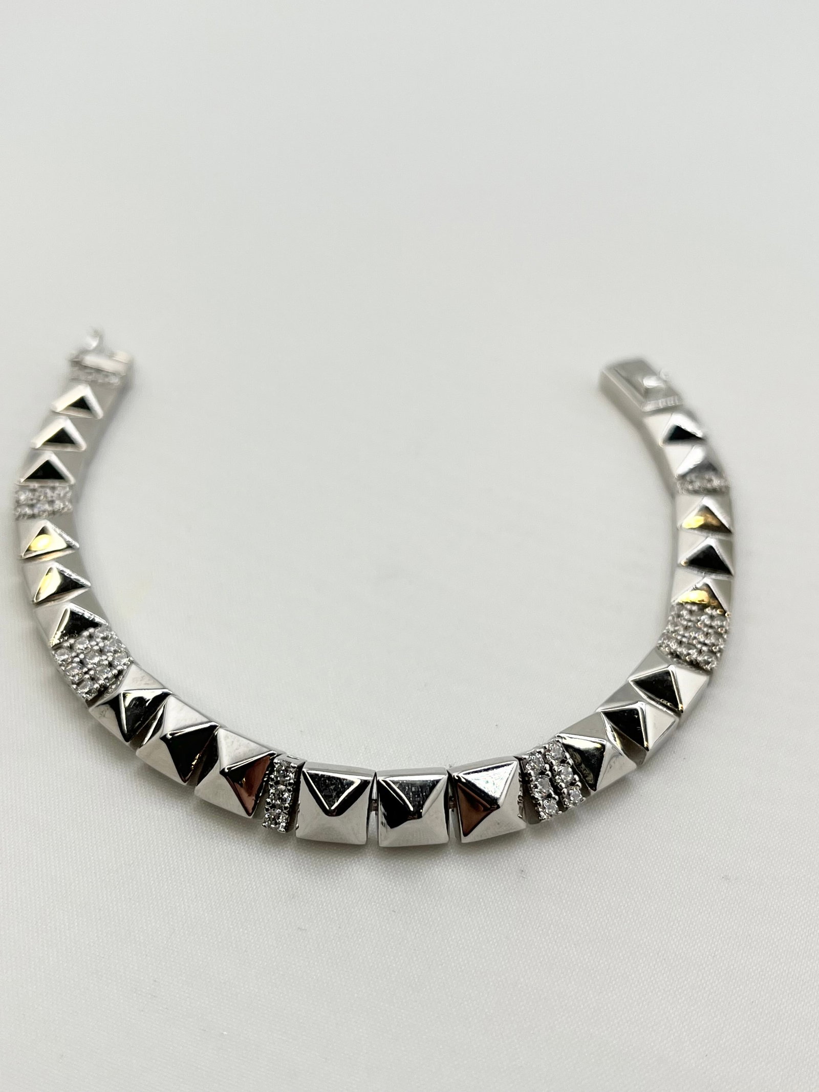 925 Sterling Silver Alternative Polished Pyramid link With Crystal Pave Bracelet: 925 Sterling Silver Alternative Polished Pyramid Link With Crystal Pave bracelet. 18.6 grams. 7 inches