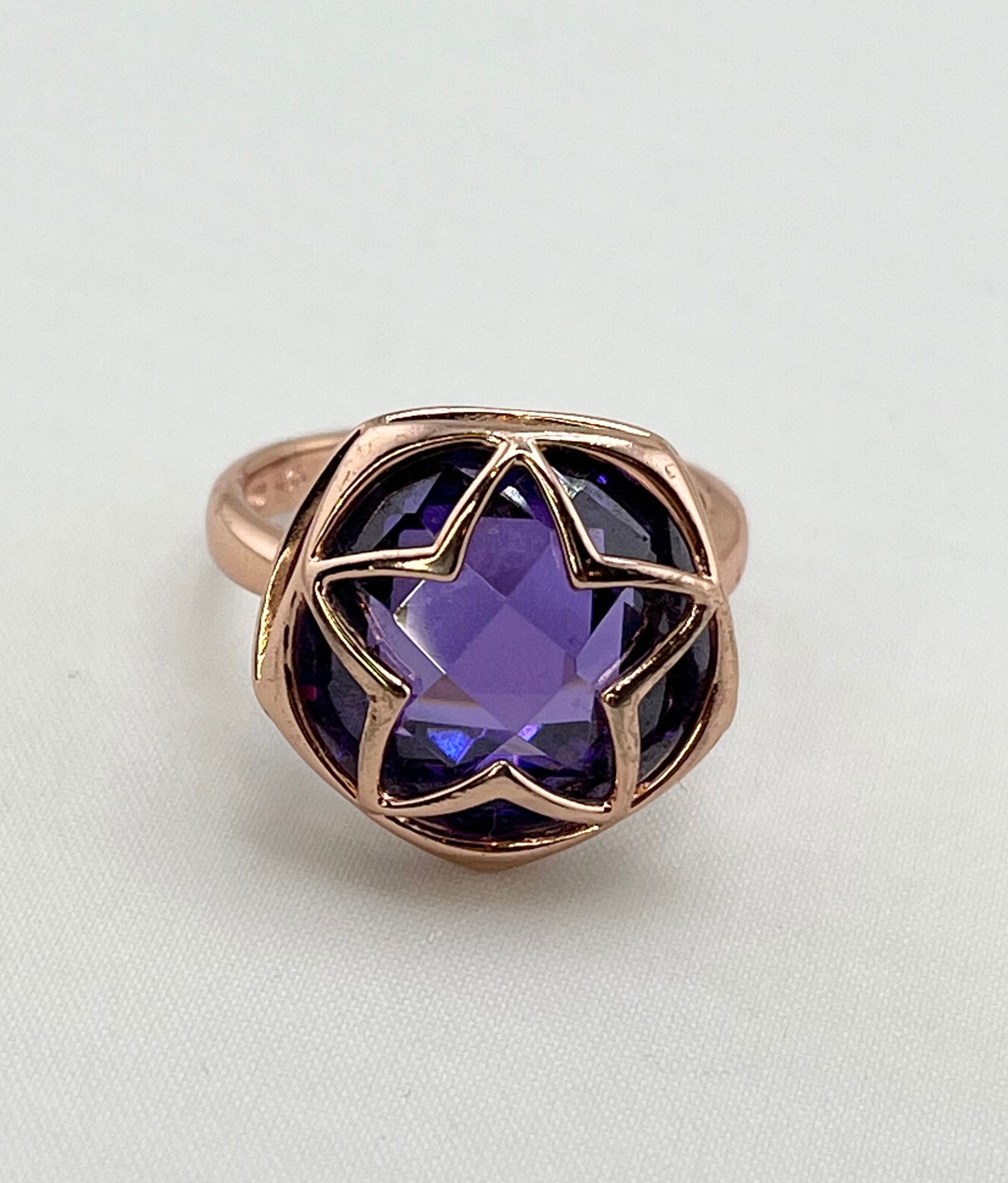 925 Sterling Silver Faceted Amethyst Held within A Distinctive Star Shape Ring: 925 Sterling Silver Rose Gold Tone Faceted Amethyst Held within a distinctive Star-Shaped Setting Ring. 8 grams. size 7