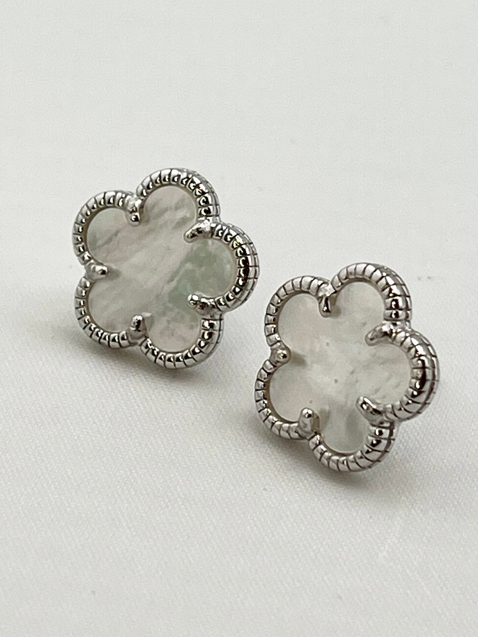 295 Sterling Silver White Mother Of Pearl Four Clover Motifs Earrings: 925 Sterling Silver White Mother Of Pearl Four Clover Motif Earrings. 2.7 Grams