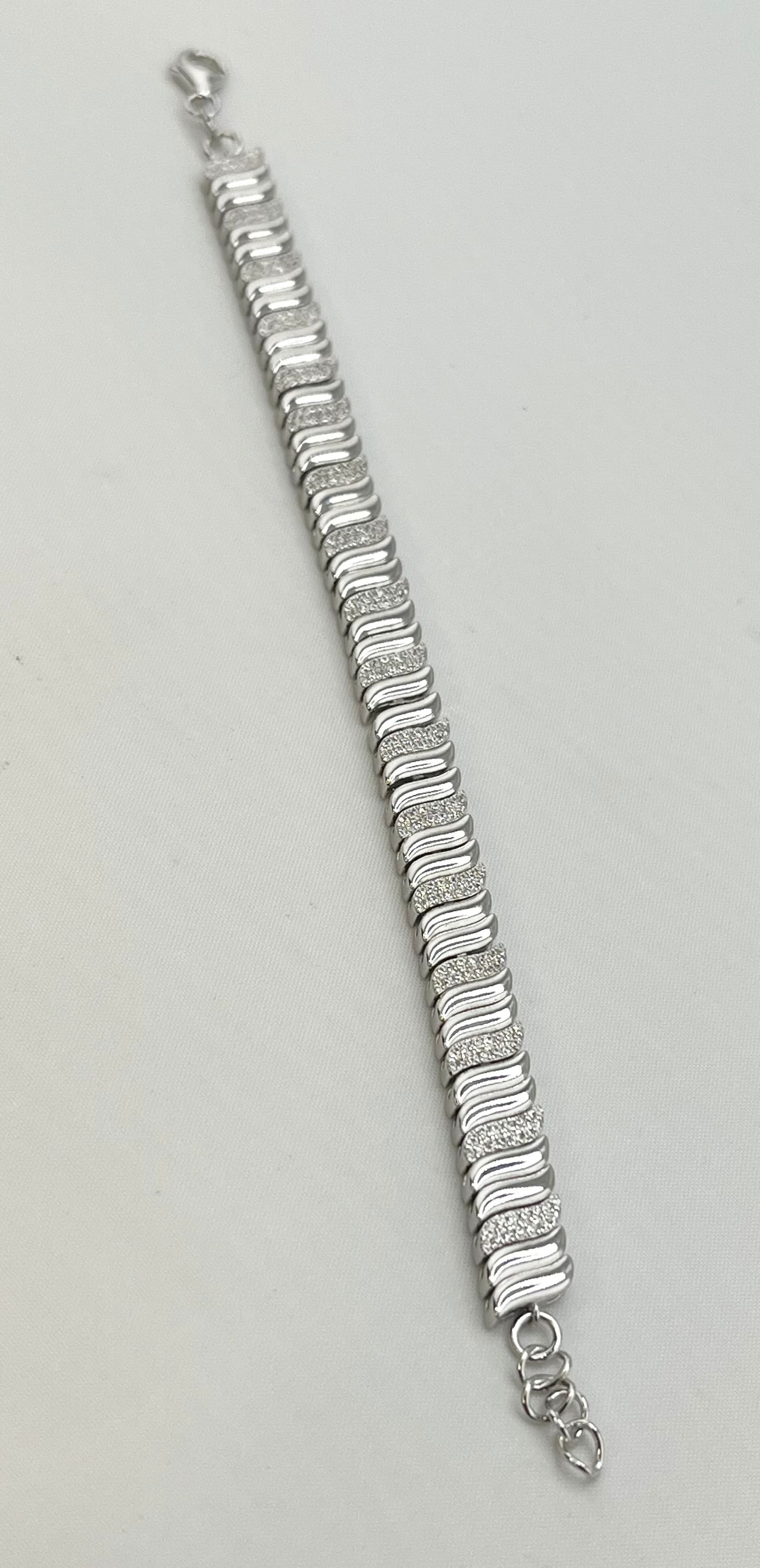 925 Sterling Silver CZ Wave Link Bracelet: 925 Sterling Silver 8mm CZ Wave Link Bracelet. 17.8 grams. 7 inches