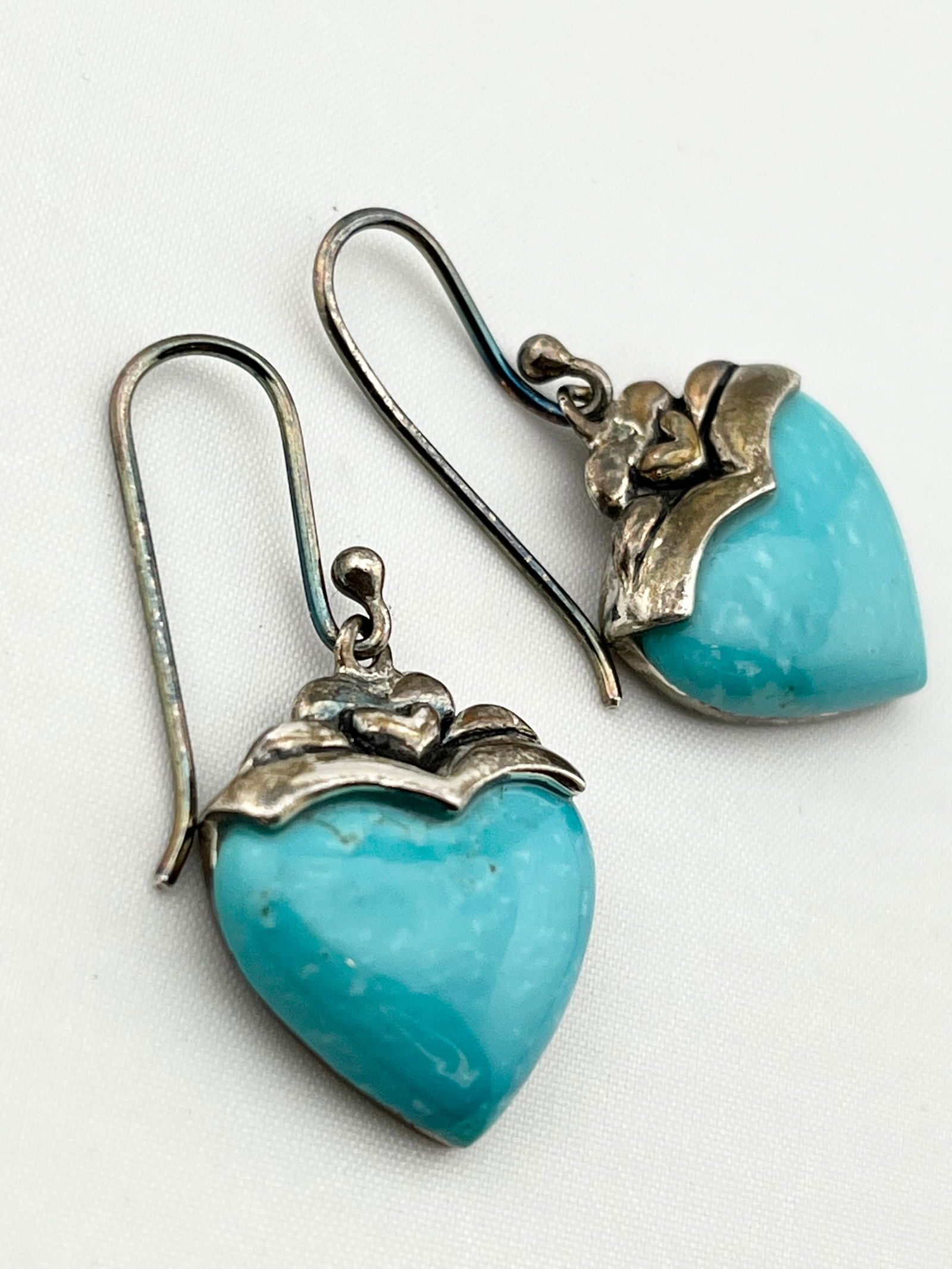 925 Sterling Silver Turquoise Heart Shaped Dangle Earerings: 925 Sterling Silver Turquoise Heart Shaped Dangle Earrings. 8.9 grams