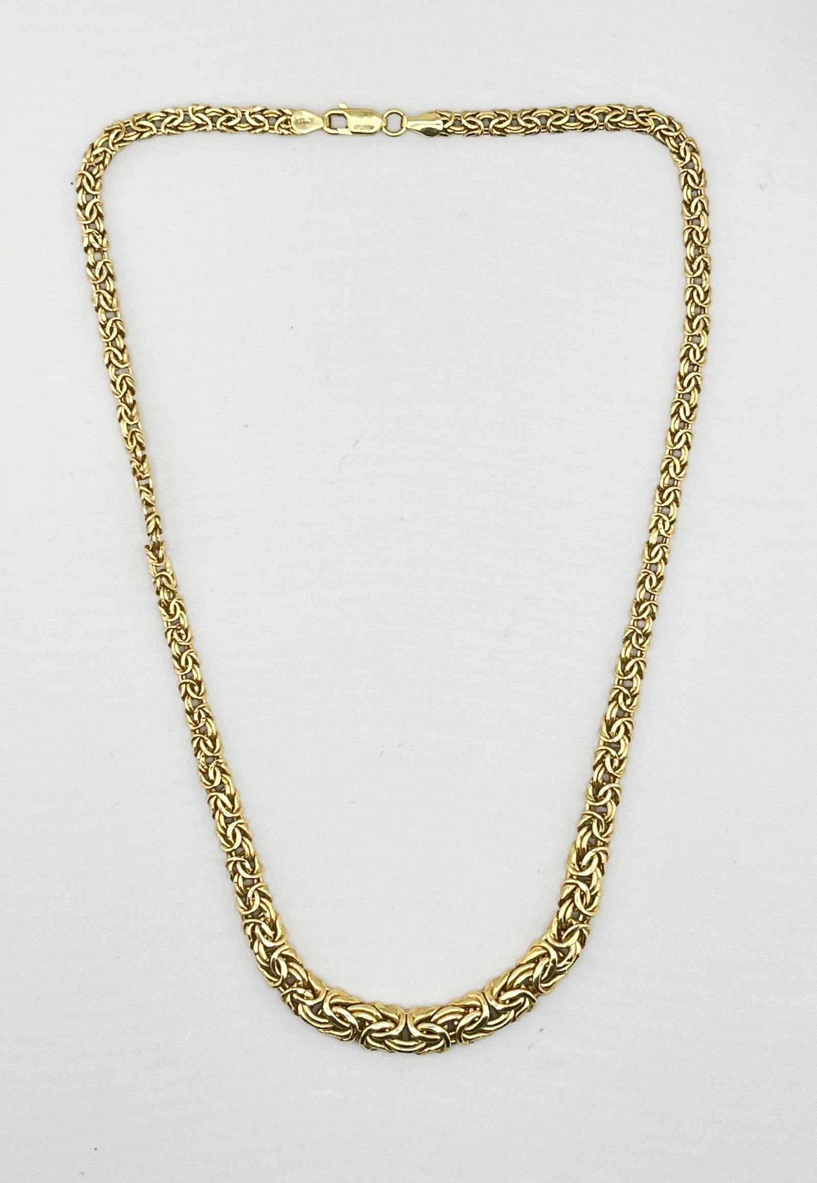 Italian 14KT Yellow Gold Gratuated 4MM to7MM Byzantine Necklace: Italian 14KT Yellow Gold Graduated From 4MM To 9MM Smooth Classic Byzantine Chain Necklace. 9.3 grams. 18 inches