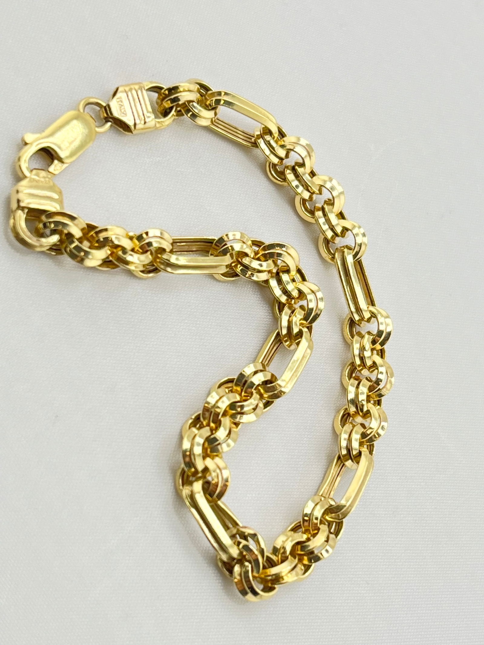 Italian 10KT Yellow Gold Fancy Alternating Round And Alongated Oval Link Bracelet (1 of 3)