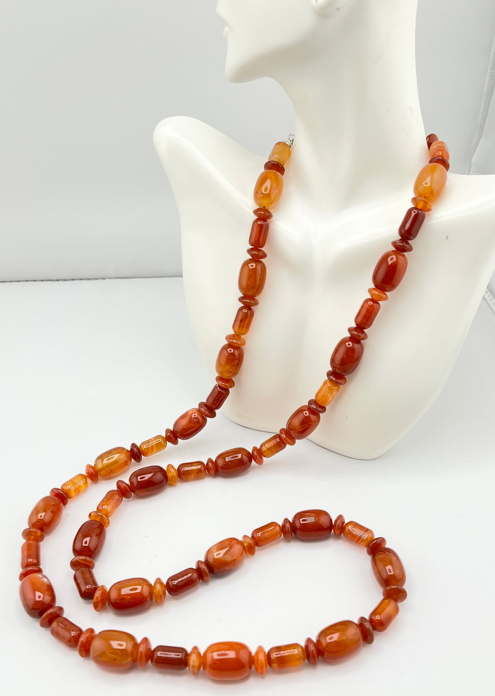 925 Sterling Silver DRT Jay King Vintage Genuine Polished Barrel Shpapes Carnelian Necklace: 925 Sterling Silver Vintage DRT Jay King Genuine Polished Carnelian Barrel Shapes And Smaller Round Spacers Necklace. 177.6 grams. 39 inches