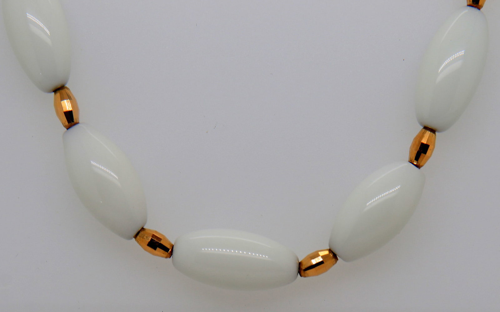 Italian 14KT Yellow Gold White Beads Necklace: Italian 14kt Yellow Gold White Bead 18 inches Necklace. Total weight of Necklace 10.1 Grams.