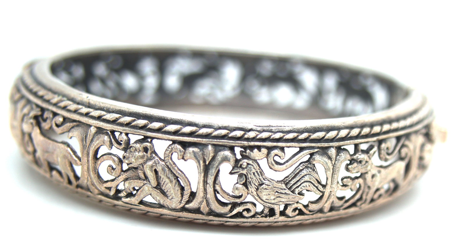 925 Sterling Silver Solid "Sprit Of Africa" Bangle: 925 Sterling Silver Vintage "Spirit of Africa." Wildlife Carved Animals Parading Through a Lush Landscape Bangle. 46.1 grams. size 7