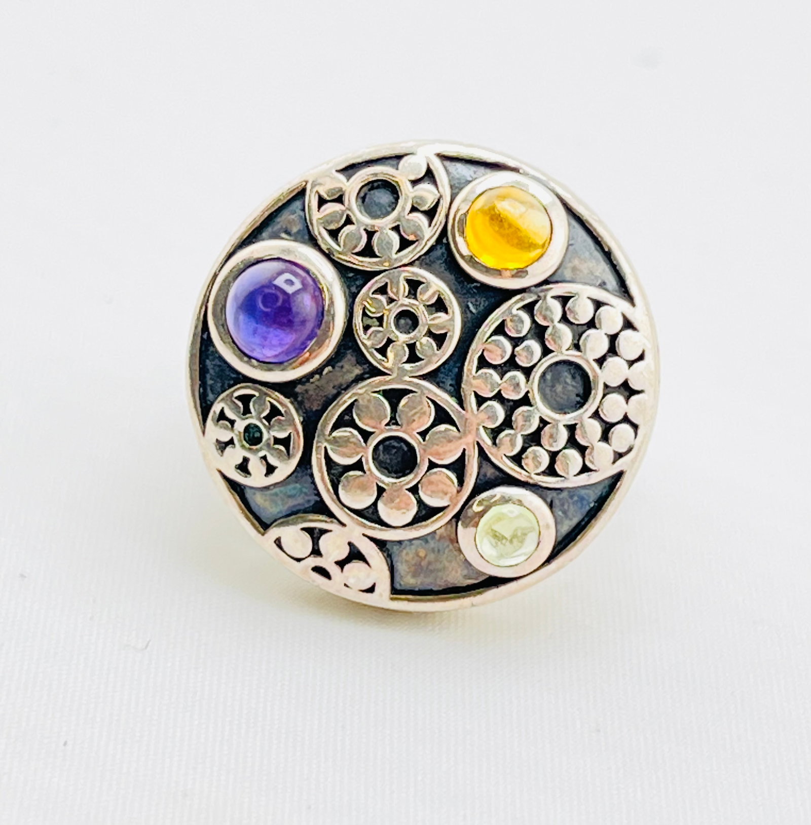 925 Sterling Silver Gear Pattern Beatiful Color Stone Industrail Look Ring: 925 Sterling Silver Gear Pattern Beautiful Color Stone Industrial Look Ring. 9.1 grams. size 5.5