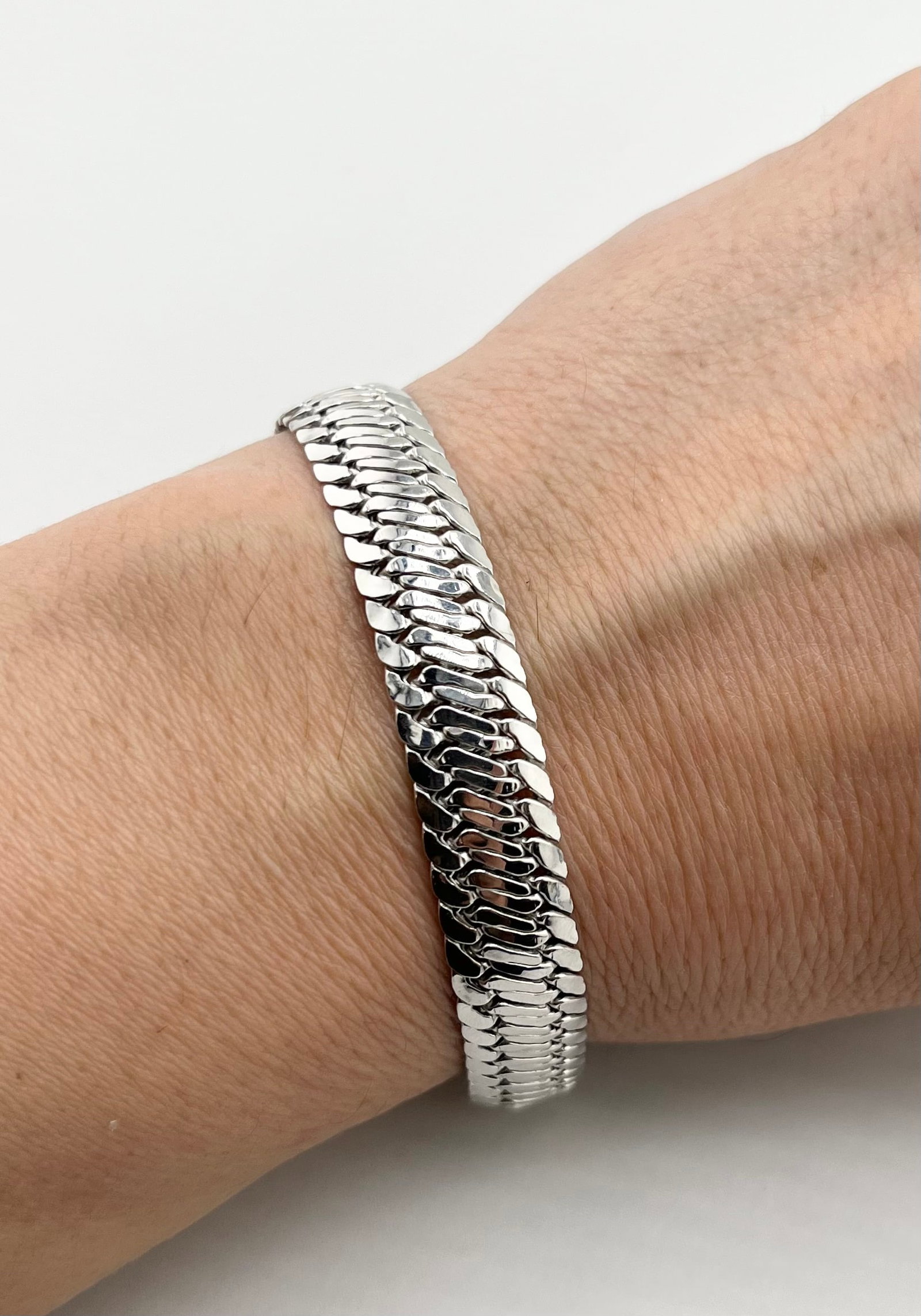 Italian 14KT White Gold 10MM Flattened Curb Cuban Chain Bracelet: Italian 14KT white Gold Fine 10MM Flattened Curb Cuban Chain Bracelet With Large Spring Ring Clasp. 10.5 Grams, Size 7.5 Inch