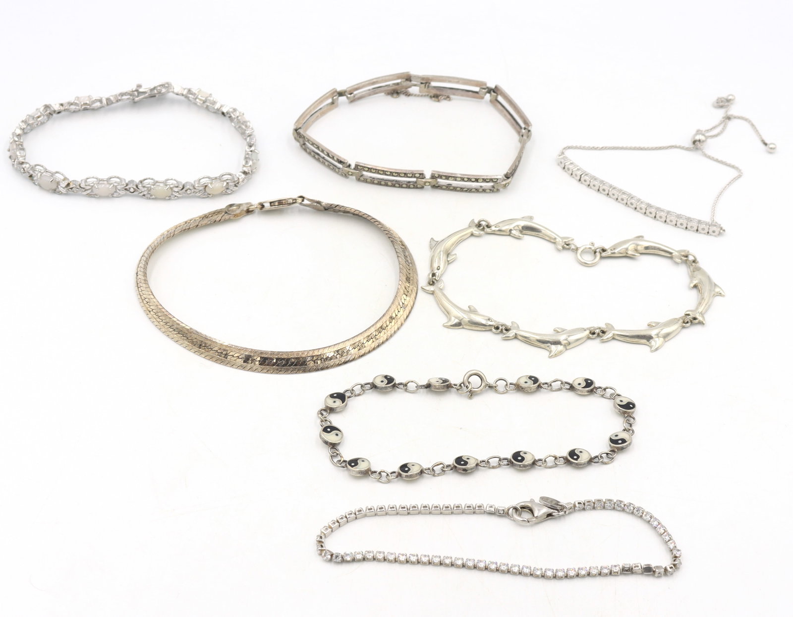 Group lot of vintage 925 sterling silver bracelets: Group lot of vintage 925 sterling silver bracelets. Total weight of lot is 49.3 grams.