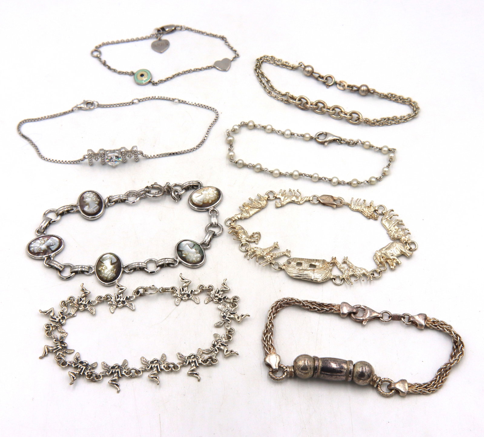 Group lot of Vintage 925 sterling silver bracelets: Group lot of Vintage 925 sterling silver bracelets. The total weight of the lot is 52.7 grams.