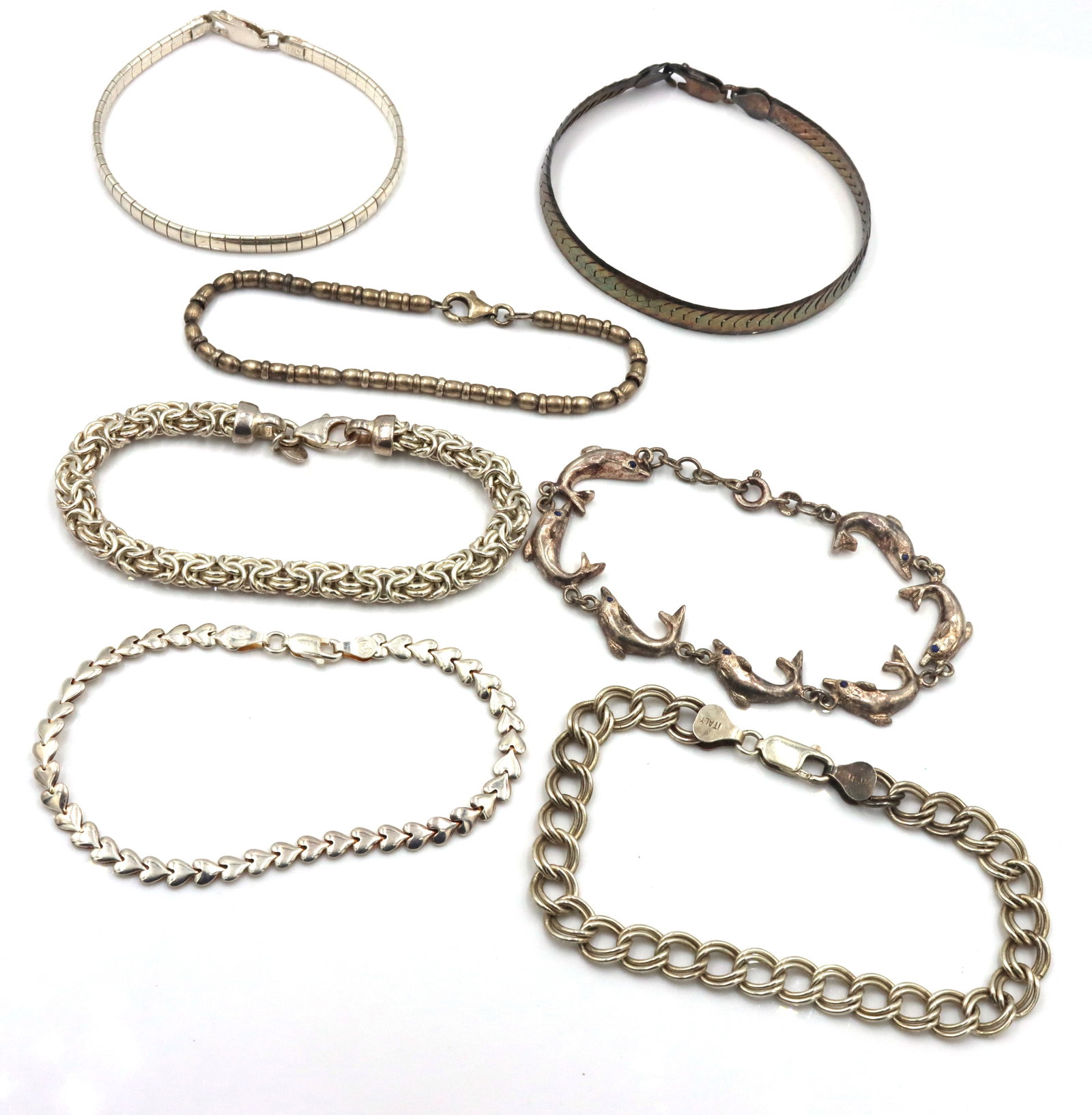 Vintage 925 sterling silver group lot of 7 bracelets: Vintage 925 sterling silver group lot of 7 bracelets. The total weight of the lot is 60.5 grams.
