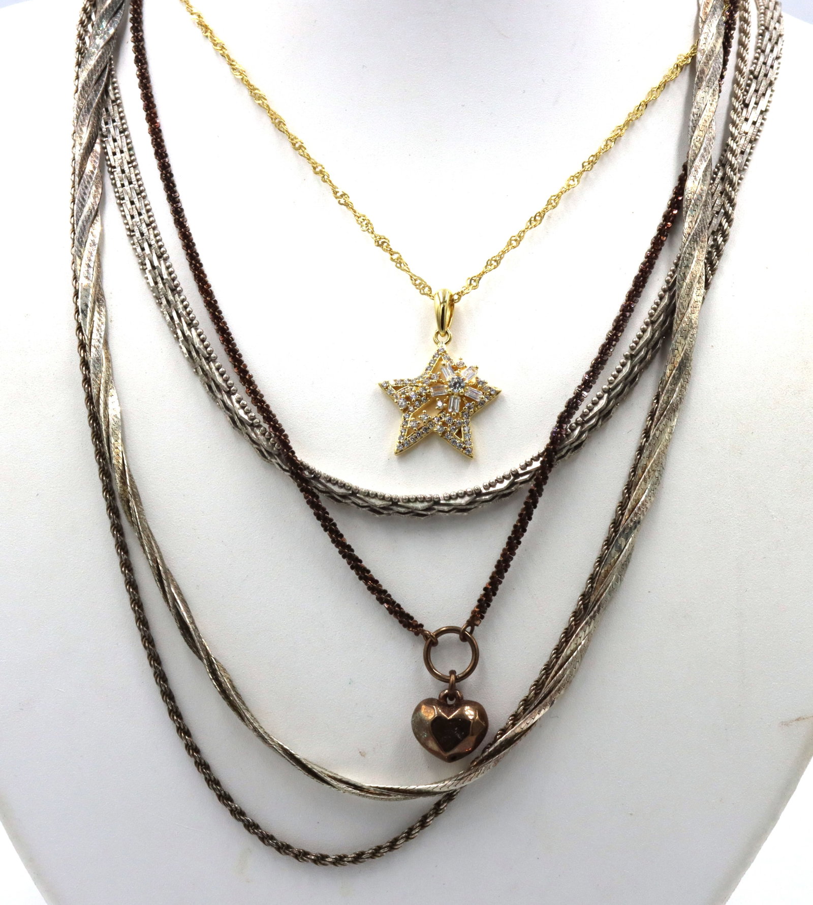 Vintage 925 sterling silver group lot of 5 necklaces: Vintage 925 sterling silver group lot of 5 necklaces. The total weight of the lot is 54.9 grams.