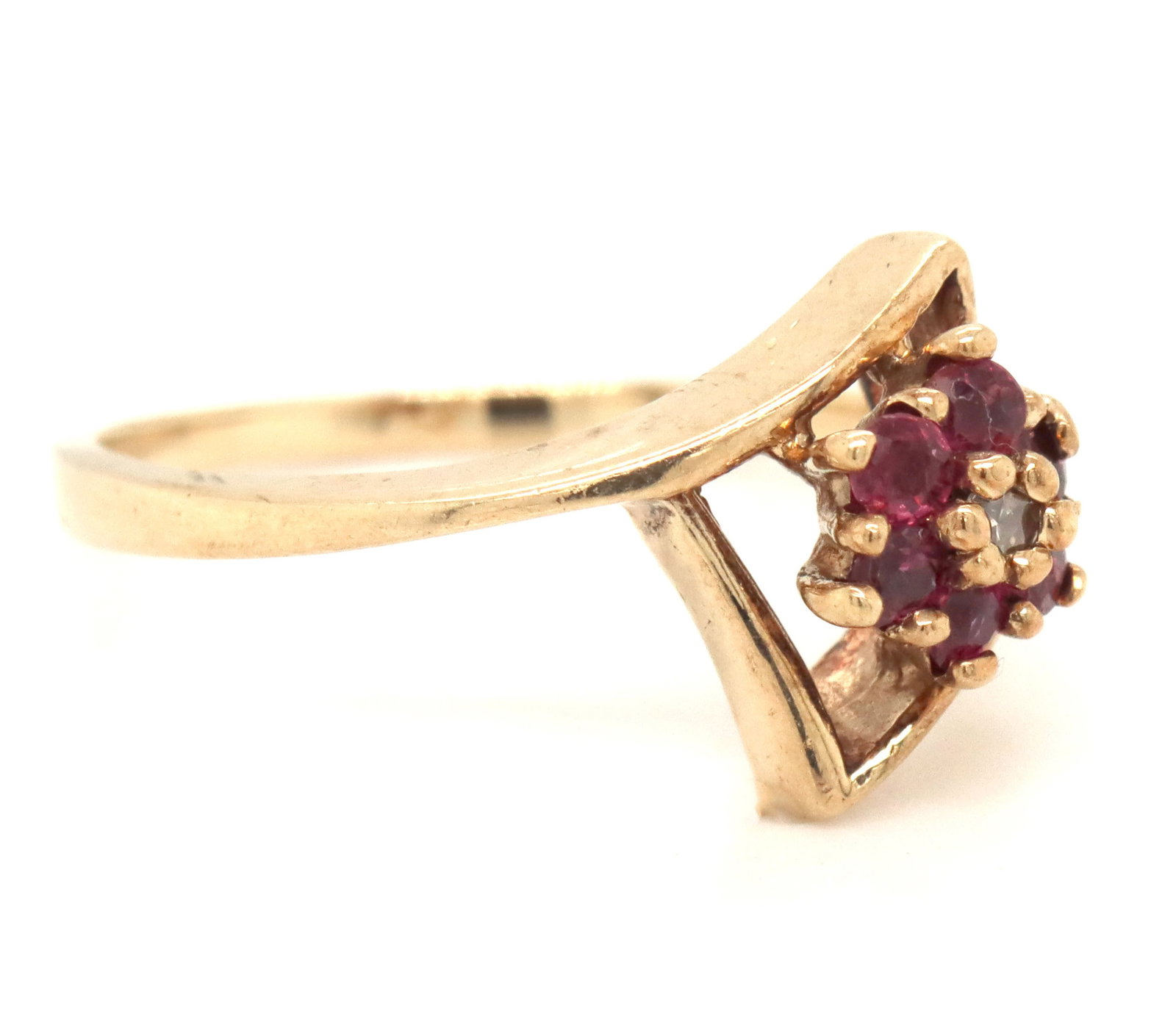 10kt Yellow gold flower style ruby ring - 2