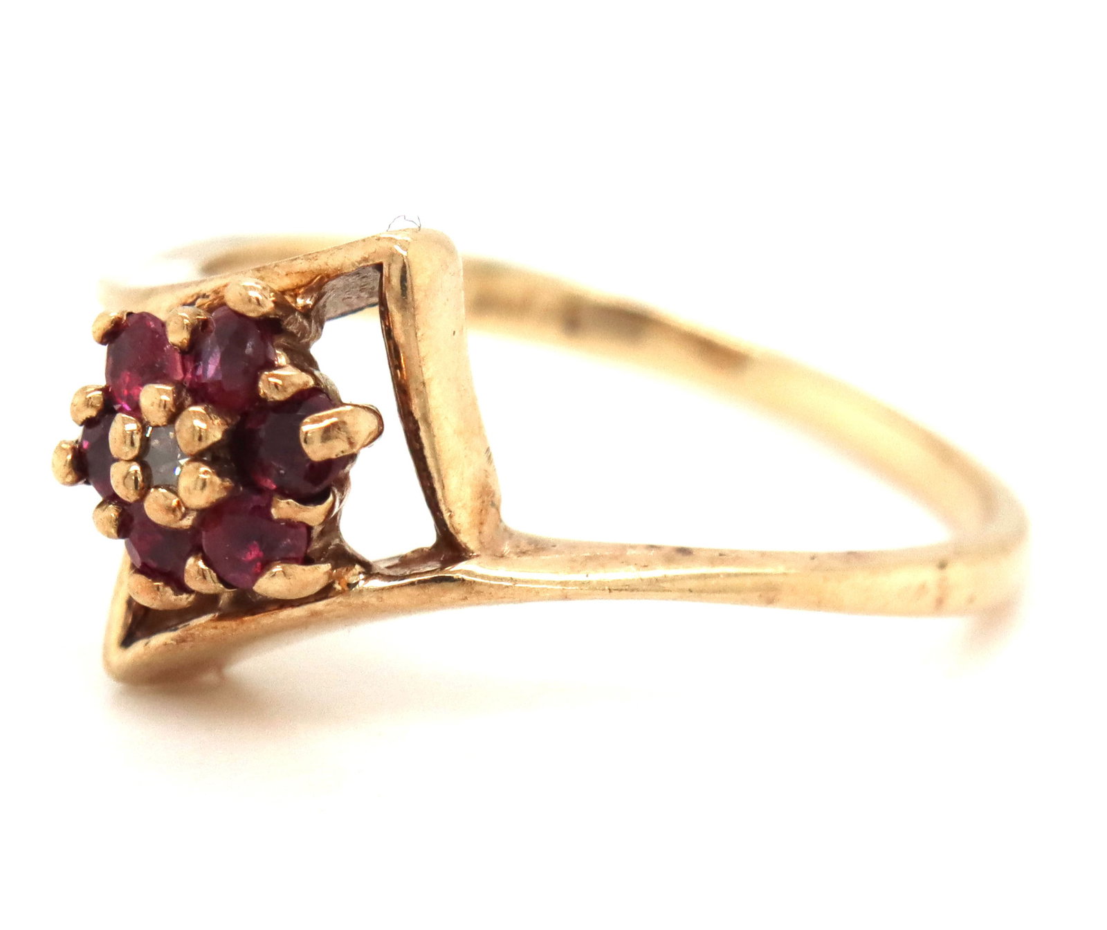 10kt Yellow gold flower style ruby ring - 3