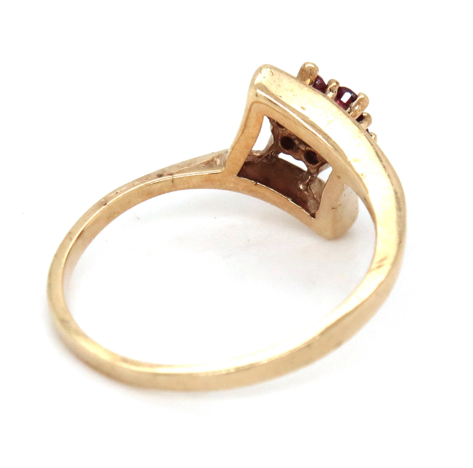 10kt Yellow gold flower style ruby ring - 4