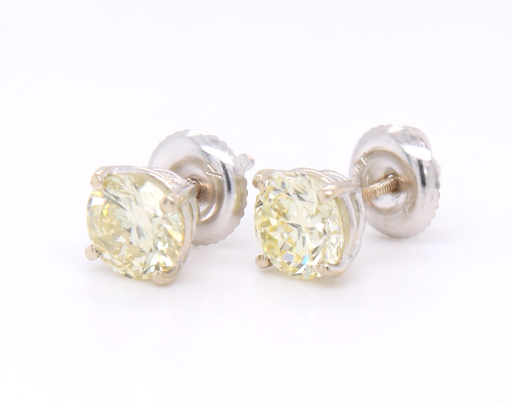 Incredible Diamond Stud Earrings in White Gold: Incredible 14kt White Gold approximate 1.50ct Round Brilliant Cut Diamond Stud Earrings with Screw Backs. Total weight of Earrings 1.20 Grams. Color O-P. Clarity SI1-SI2. Comes with Cert.