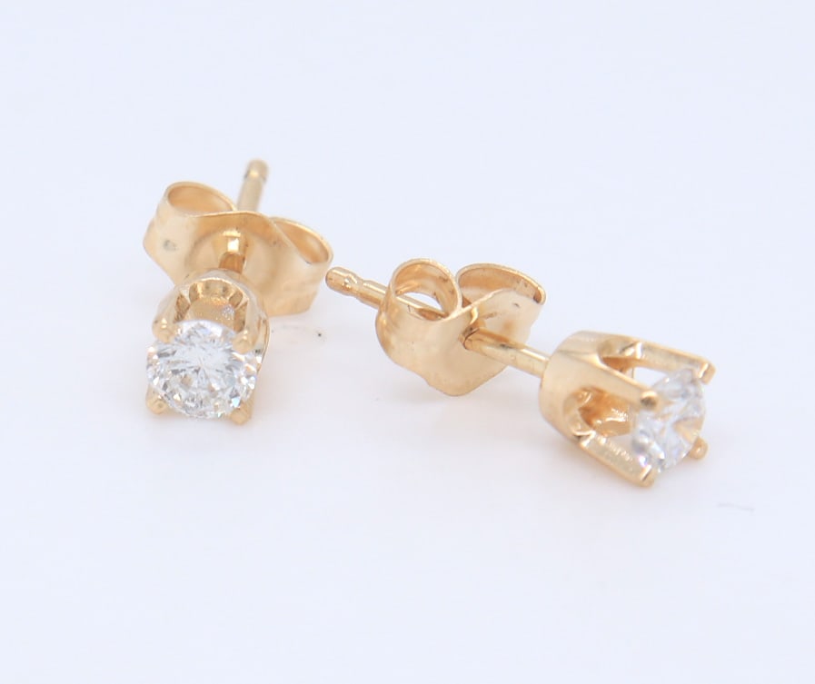 Brilliant Yellow Gold Diamond Stud Earrings: Brilliant 14kt Yellow Gold approximate 0.30ctw Diamond Stud Earrings.