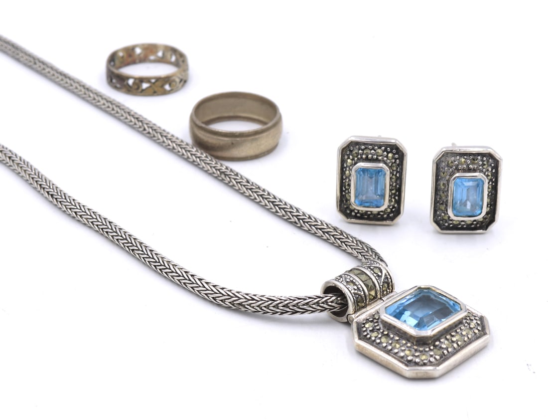 Set of vintage 925 sterling silver blue cubic zirconia jewelry: Set of vintage 925 sterling silver blue cubic zirconia jewelry. Emerald cut blue cubic zirconia pendant on 18 inches byzantine chain with matching earrings and 2 rings. Total weight of lot 47.9 grams.