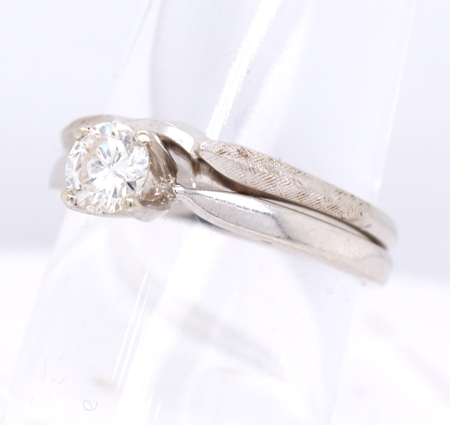 14kt White gold approximate 0.41ctw diamond wedding set: 14kt White gold approximate 0.41ctw diamond wedding set. Total weight of set 4.1 grams. Ring size 6"
