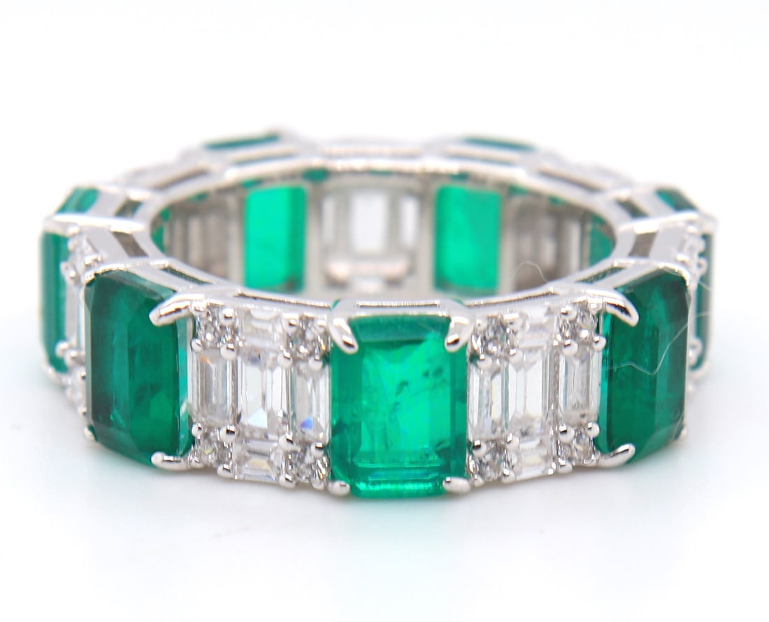 925 Sterling Silver Cubic Zirconia Band: 925 Sterling Silver Cubic Zirconia Band. Total weight of Band 8.74 Grams. Ring Size 7.25"
