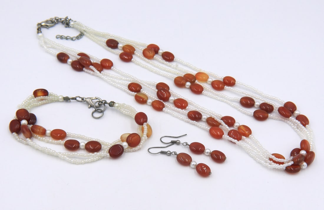 Set of multi row pearl and red agate necklace with matching bracelet and dangle earrings: Set of multi row pearl and red agate adjustable necklace with matching bracelet and dangle earrings. Total weight of lot 53.9 grams.