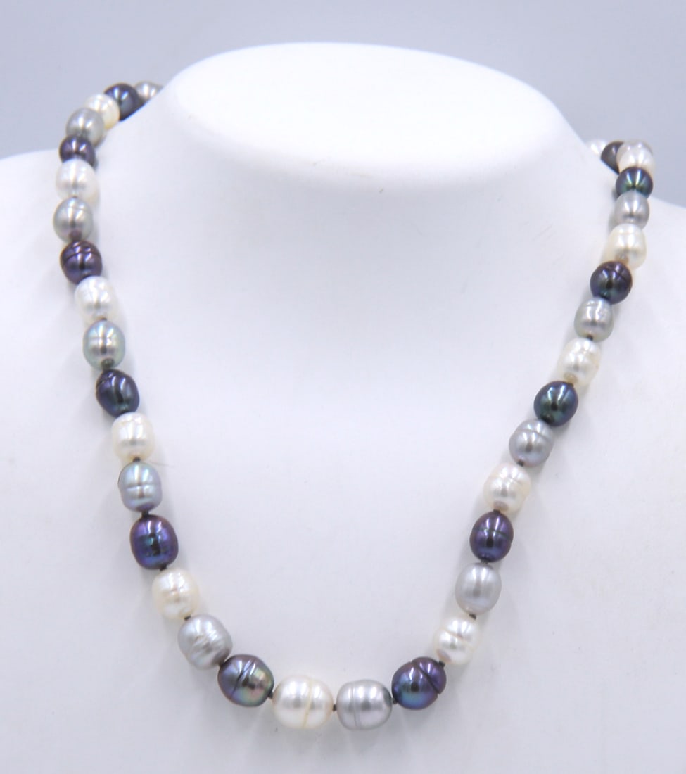 Honora Collection pearl necklace: Honora Collection pearl 17 inches necklace with 925 sterling silver clasp. Total weight of necklace 39.2 grams.