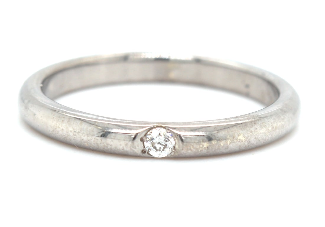 14kt White gold diamond band: 14kt White gold approximate 0.3ct diamond band 2.5mm. Total weight of band is 2.70 grams. Ring size 6"