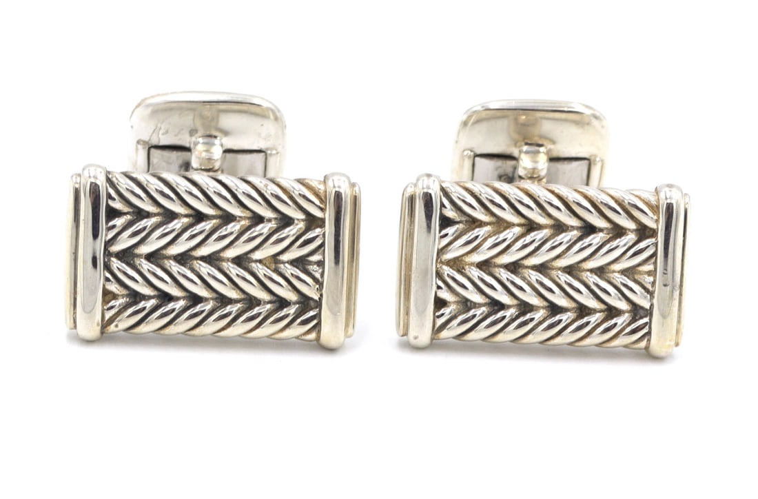 David Yurman Chevron Cufflinks: David Yurman Chevron Cufflinks IN 925 Sterling silver. Total weight of cufflinks is 23.80 grams.