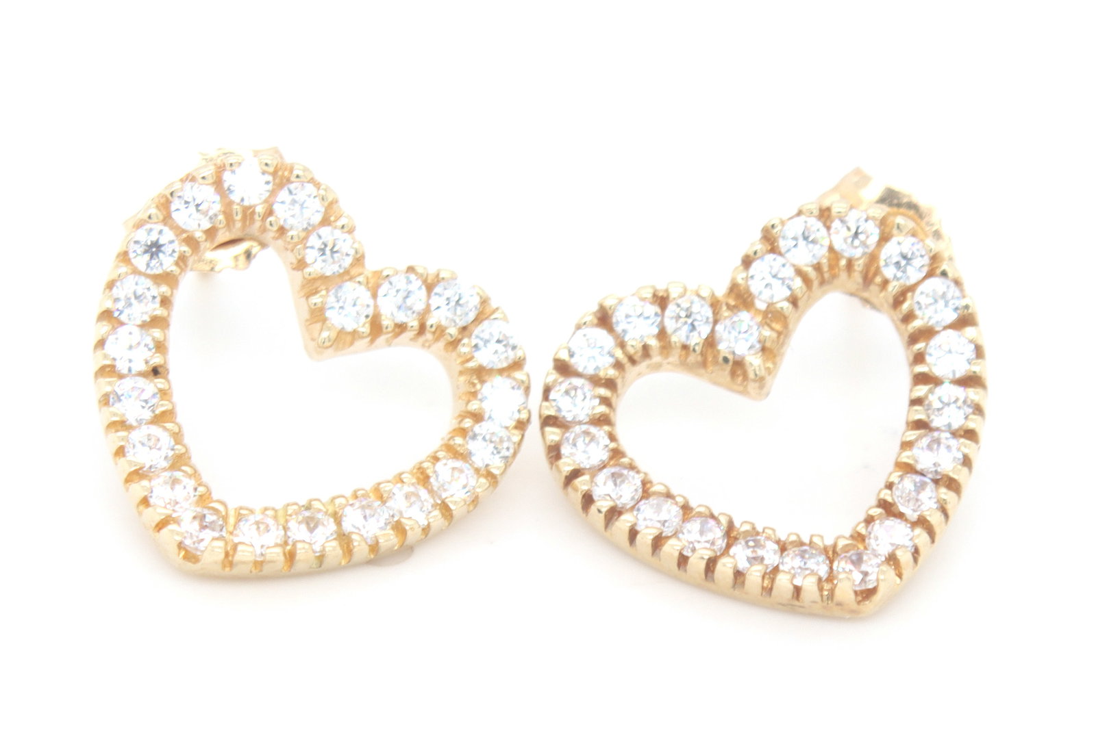 14kt Yellow gold heart shaped CZ earrings: 14kt Yellow gold heart shaped Cubic Zirconia earrings. Total weight of earrings is 3 grams.