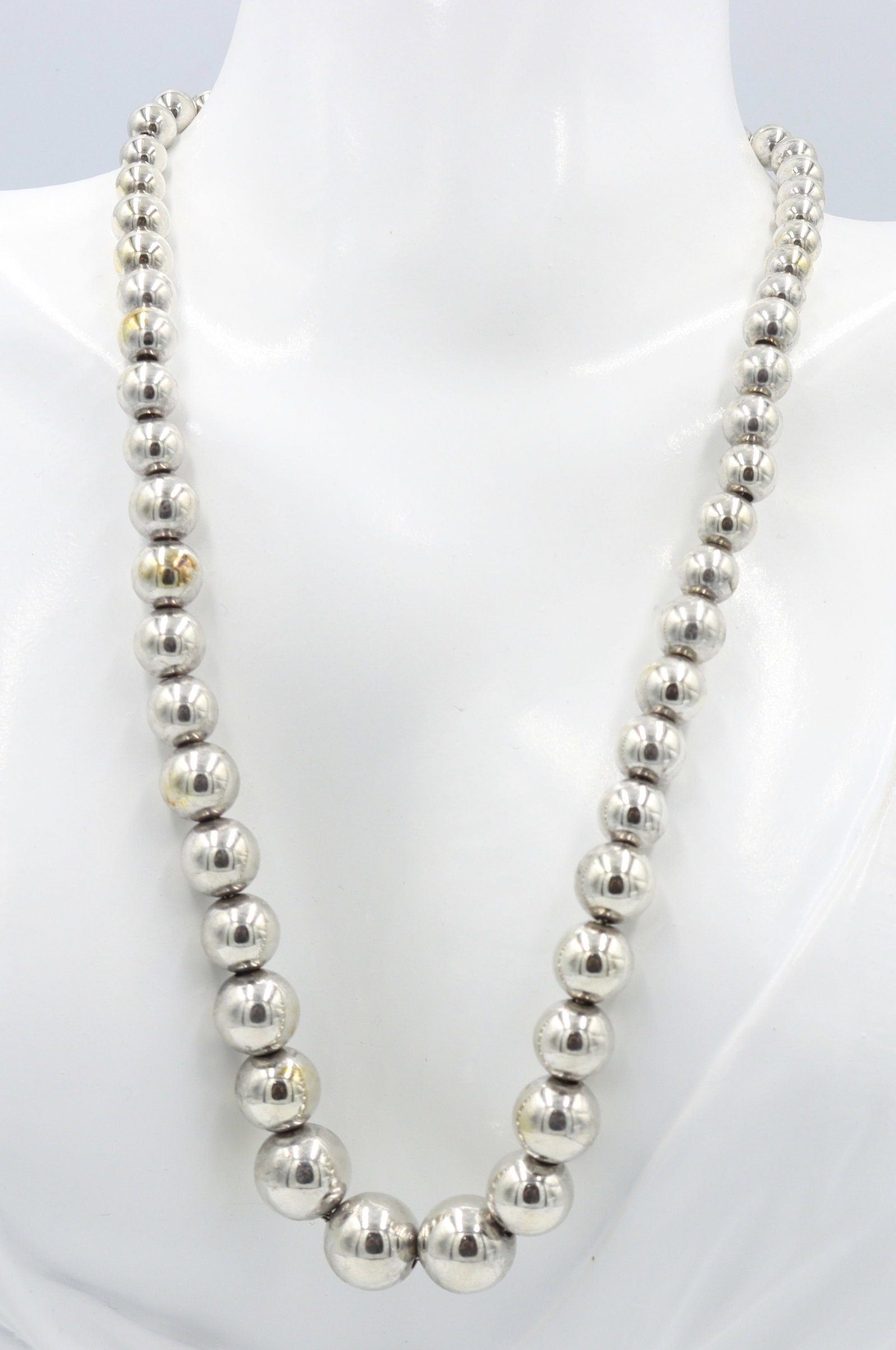 Tiffany & Co Hardware Graduated ball necklace (1 of 6)