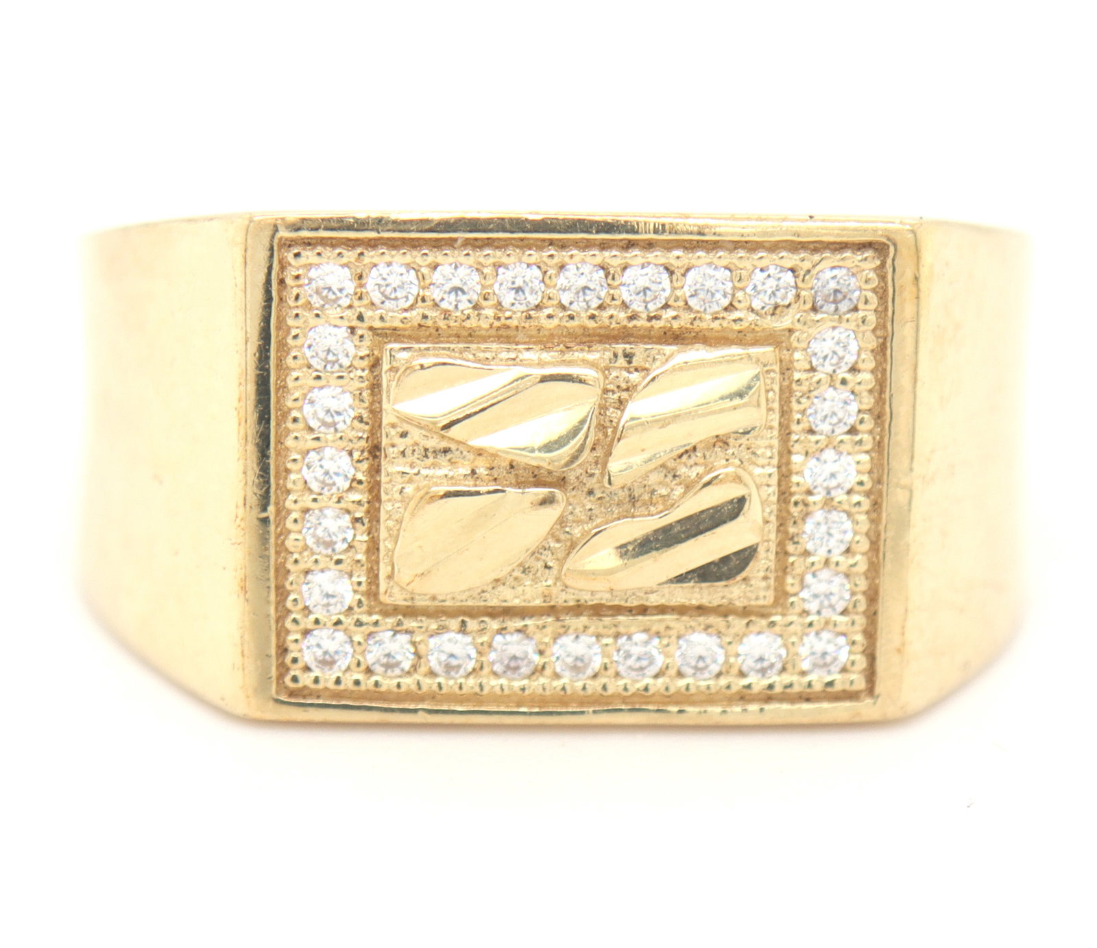 10kt Yellow gold square cubic zirconia ring: 10kt Yellow gold square cubic zirconia ring. Total weight of ring is 4 grams. Ring size 6.5".