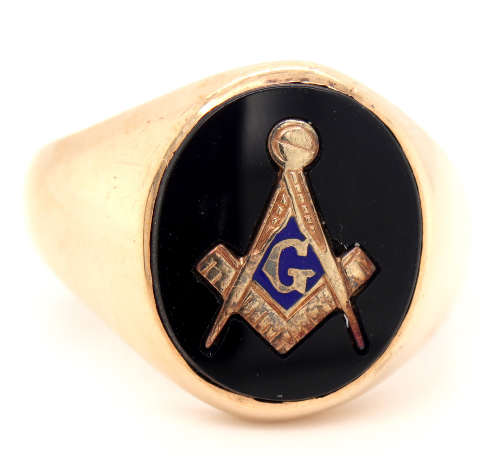 10kt Yellow gold black onyx ring: 10kt Yellow gold black onyx men's ring. Total weight of ring is 7.9 grams. Ring size 9"