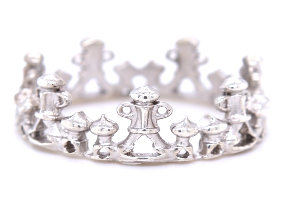 925 Sterling silver Armenta silver crown ring: 925 Sterling silver Armenta silver crown ring. Total weight of ring 2.60 grams. Ring size 9"