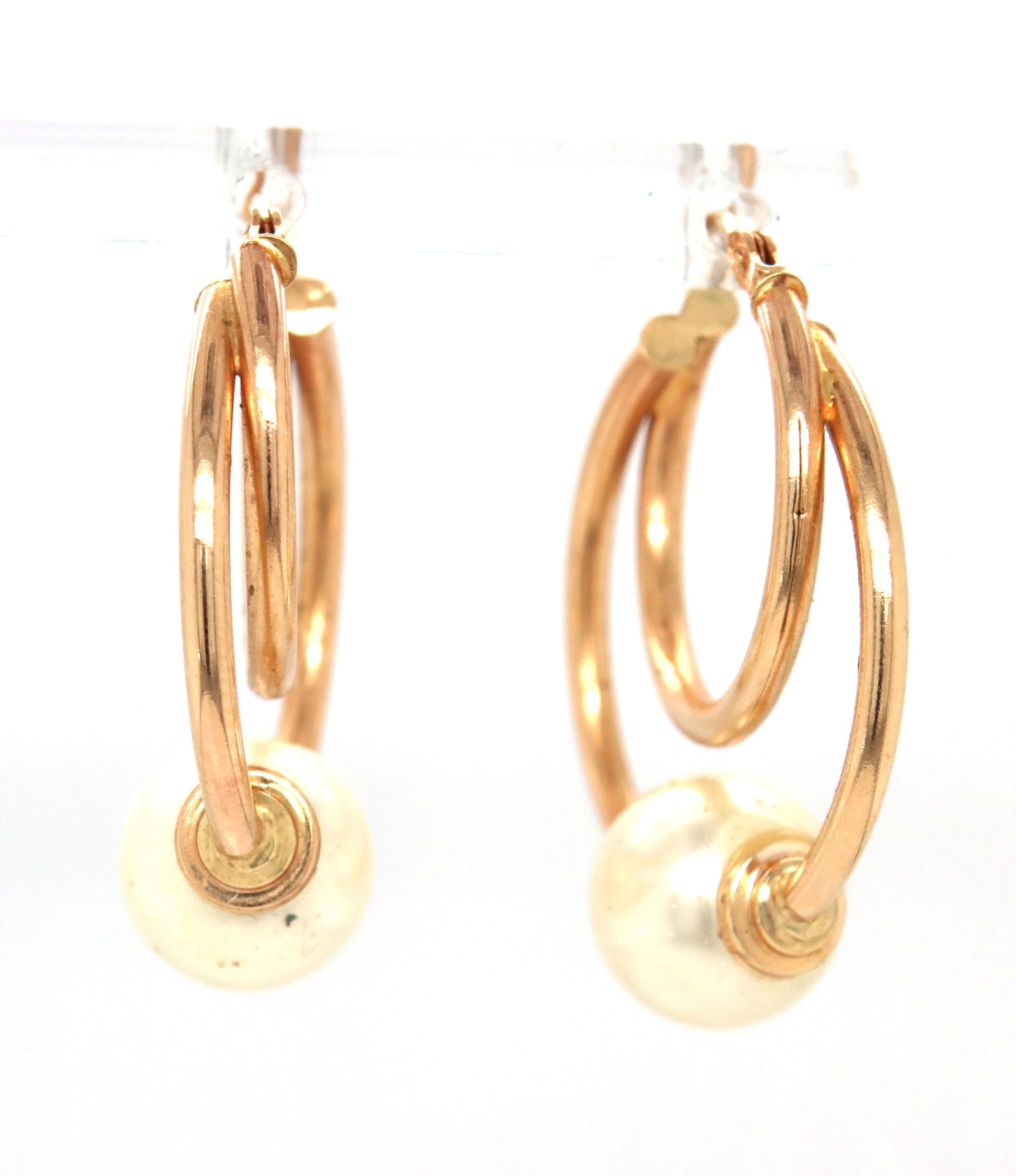 14kt Yellow gold white fresh water pearl double hoop earrings: 14kt Yellow gold white freshwater pearl double hoop earrings. The total weight of the earrings is 2.9 grams.
