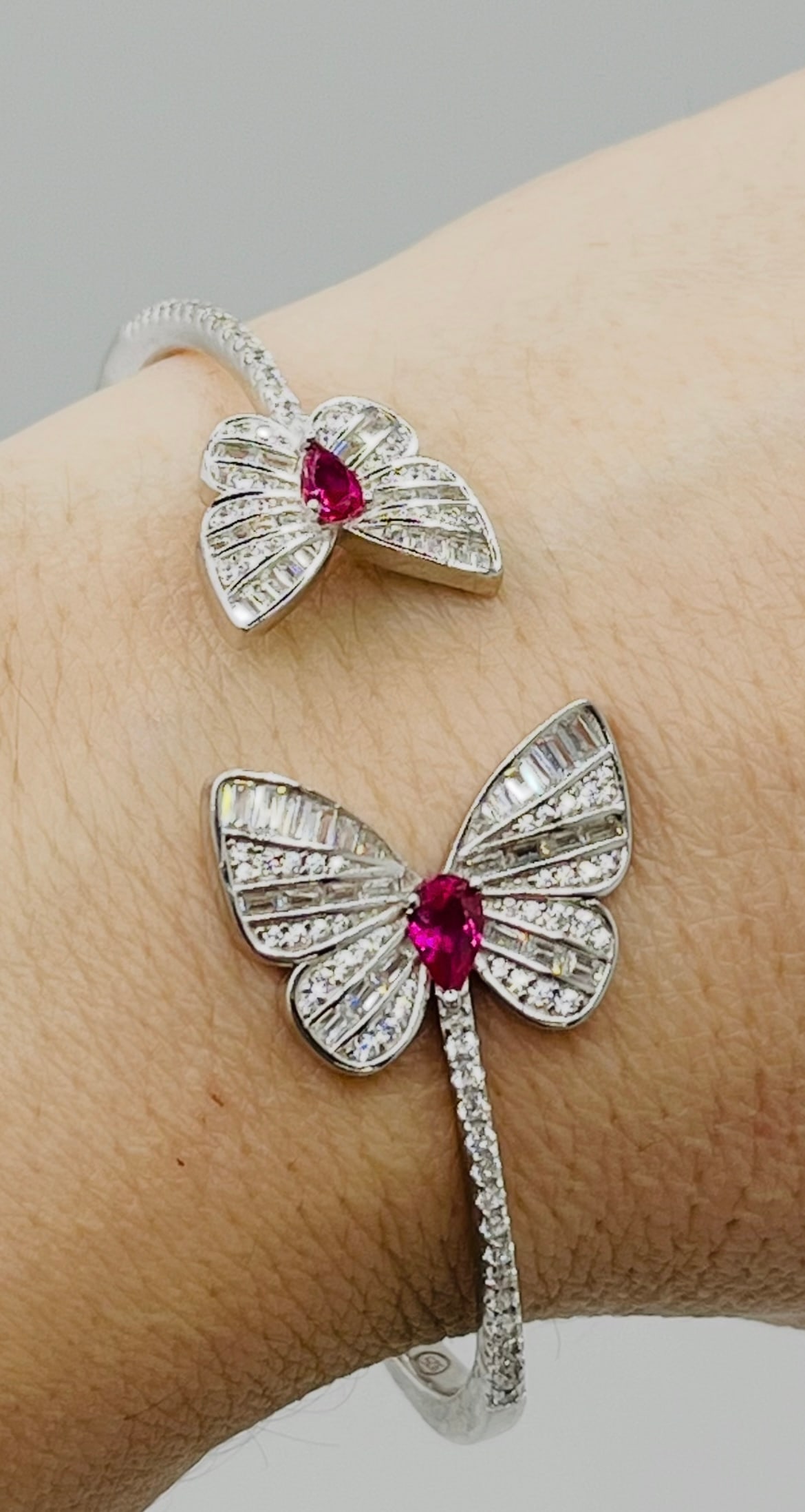 925 Sterling Silver Stunning Twin Butterfly Cuff With Baguette And Round Rhinestone Cuff Bracelet: 925 sterling silver stunning twin butterfly with ruby color center stone and baguette details cuff bracelet. size M. 15 grams