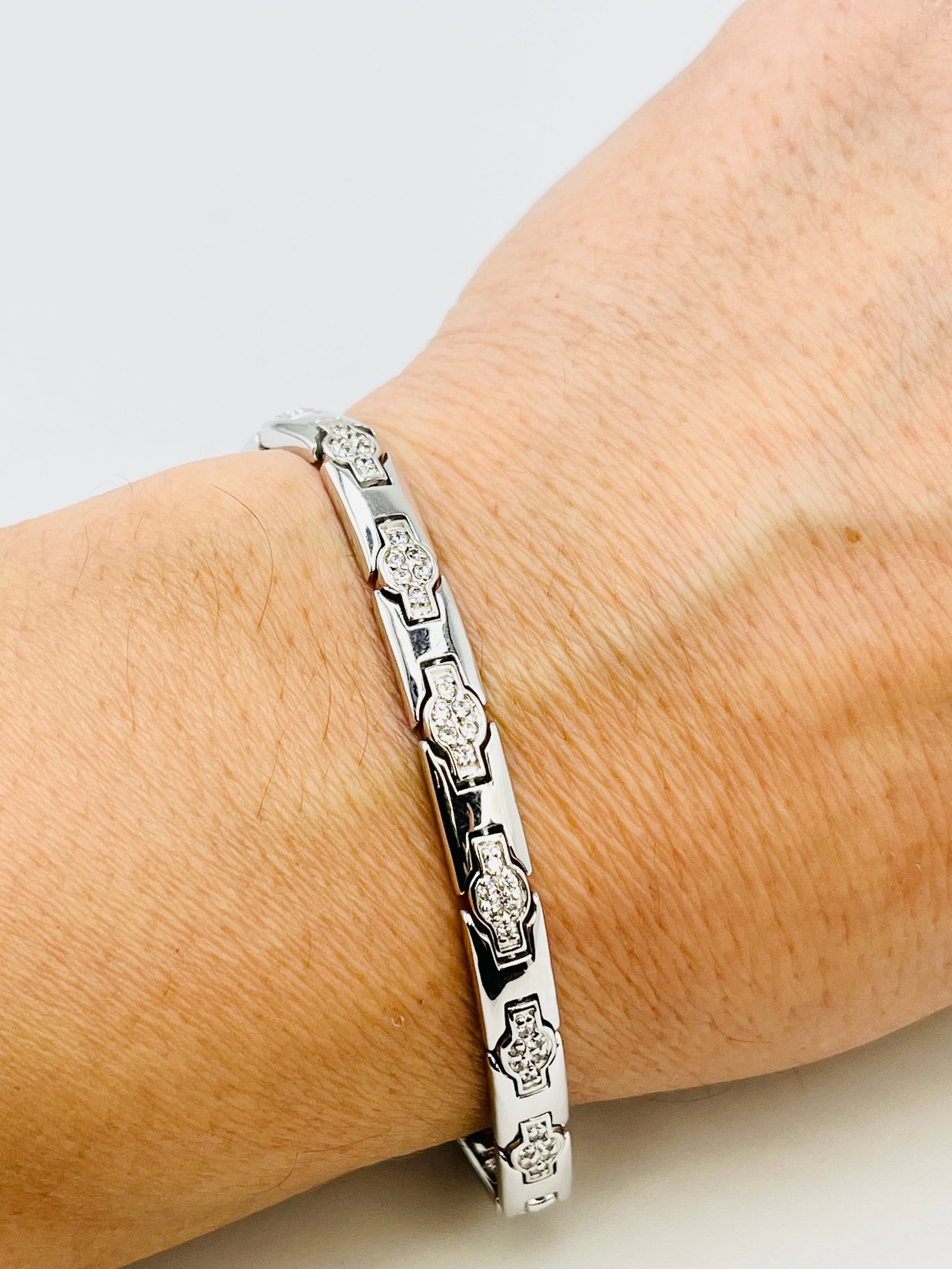 925 Sterling Silver CZ Cross Cluster Link Bracelet: 925 Sterling Silver CZ Cross Cluster Details Link Bracelet With Box Clasp With safety catch. 7 inches, 17.4 grams
