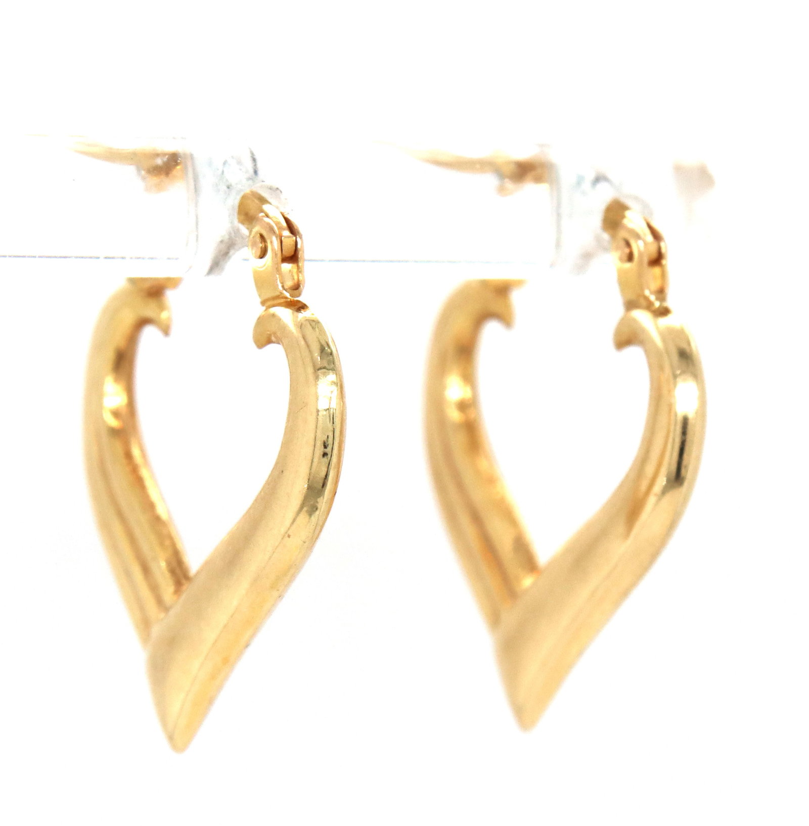 14kt Yellow gold heart shaped hoop earrings: 14kt Yellow gold heart shaped hoop earrings. The total weight of the earrings is 1.3 grams.