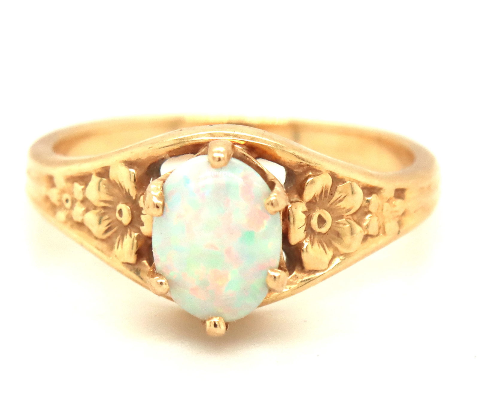 14kt Yellow gold opal ring (1 of 4)