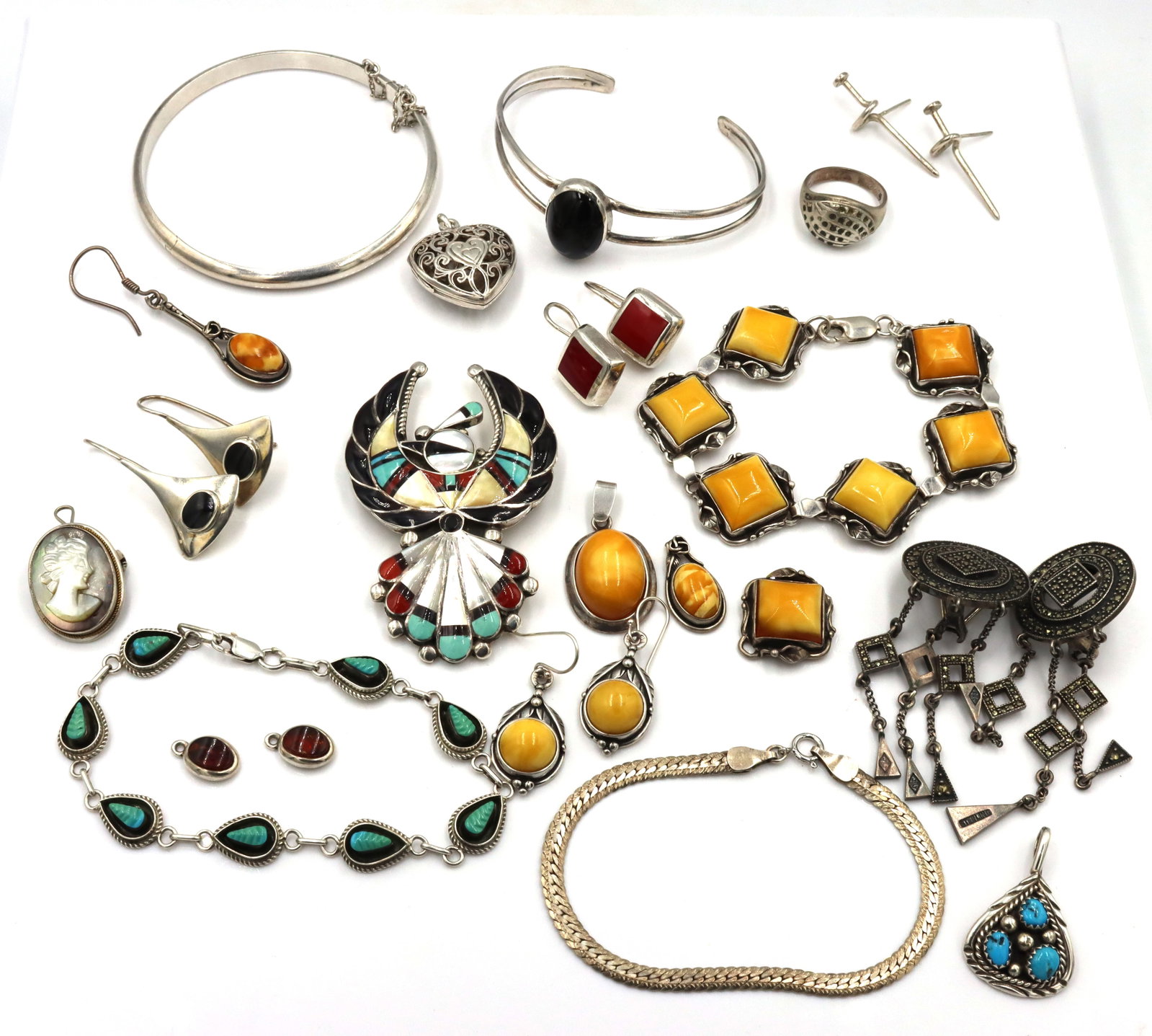 Big group lot of vintage 925 sterling silver mixed jewelry: Big group lot of vintage 925 sterling silver mixed jewelry. 5 Bracelets. 6 Pendants. 5 earrings and ring. Ring size 6". The total weight of the lot is 135 grams.
