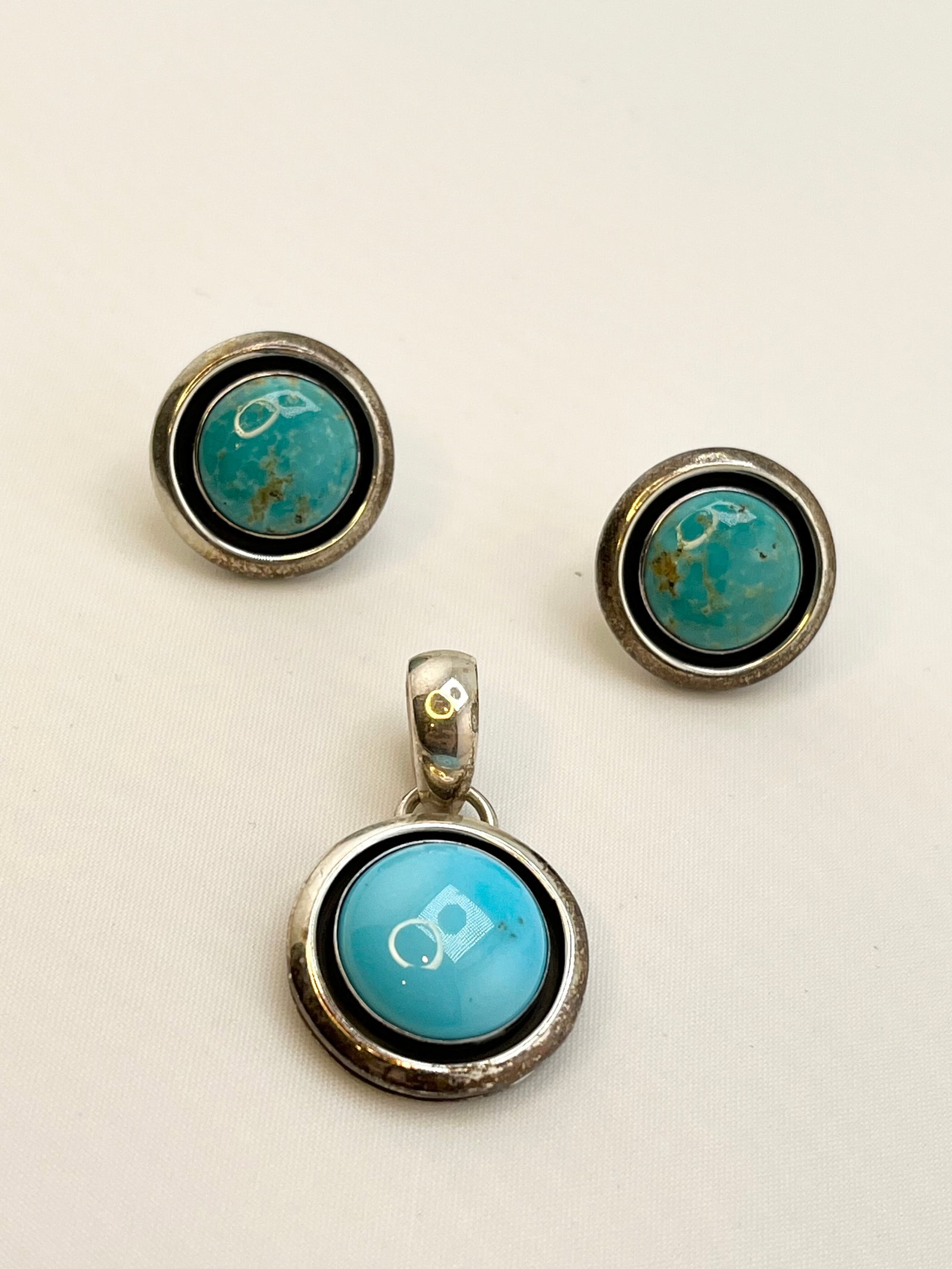 925 Sterling Silver Signed Artie Yellowhorse Turquoise Set Of Earrings And Pendant (1 of 7)