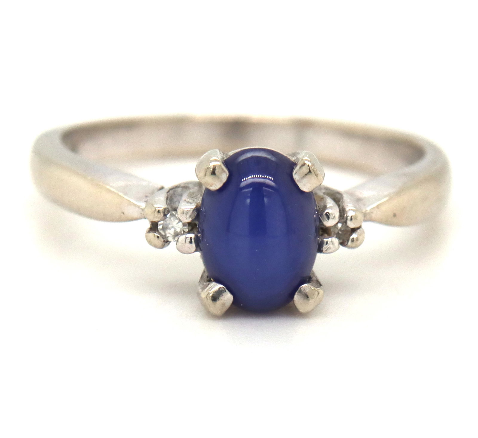 10kt White gold Linde star sapphire ring: 10kt White gold Linde star sapphire ring. The total weight of the ring is 2.8 grams. Ring size 6".