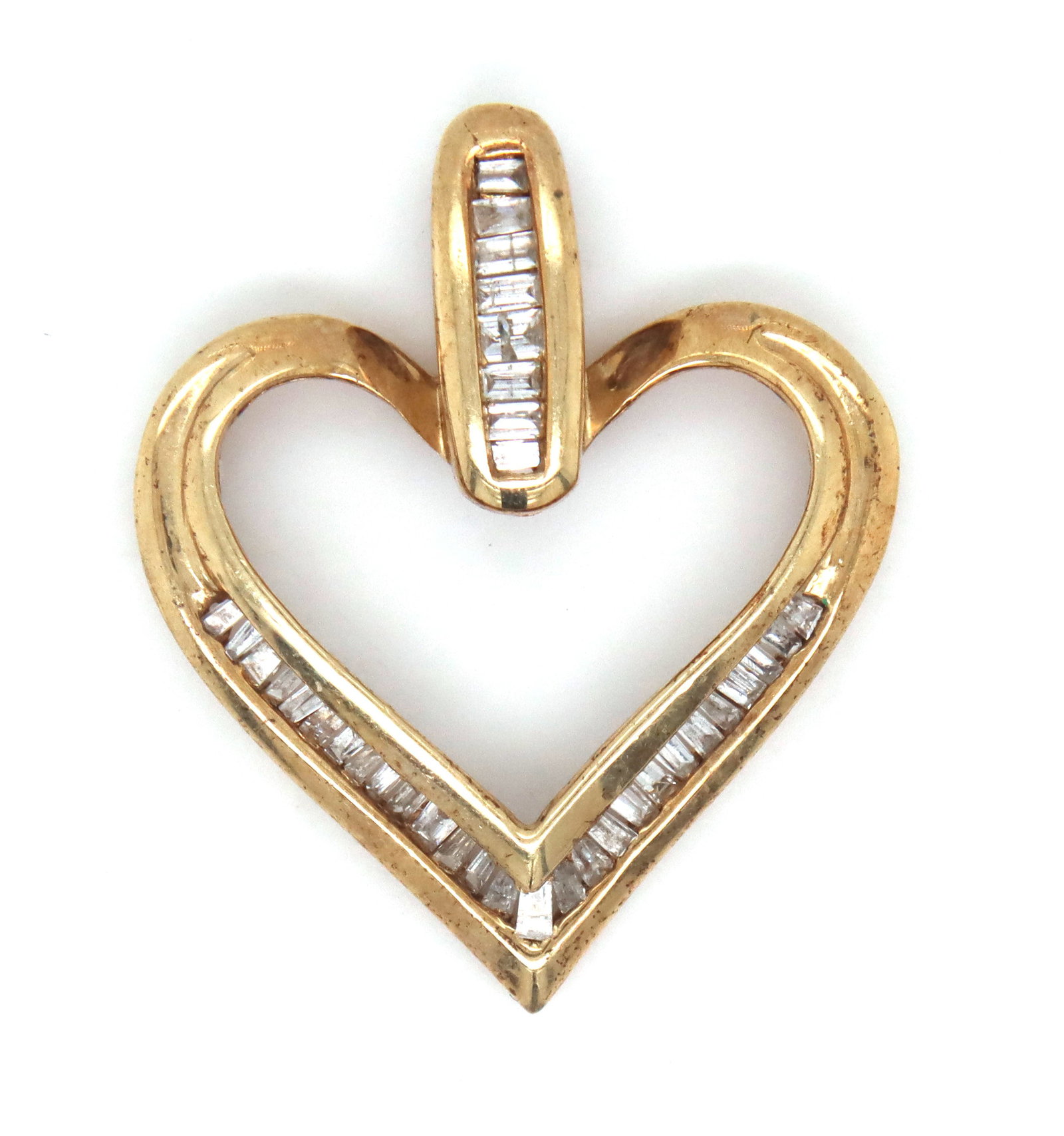 10kt Yellow gold diamond heart shaped pendant (1 of 3)