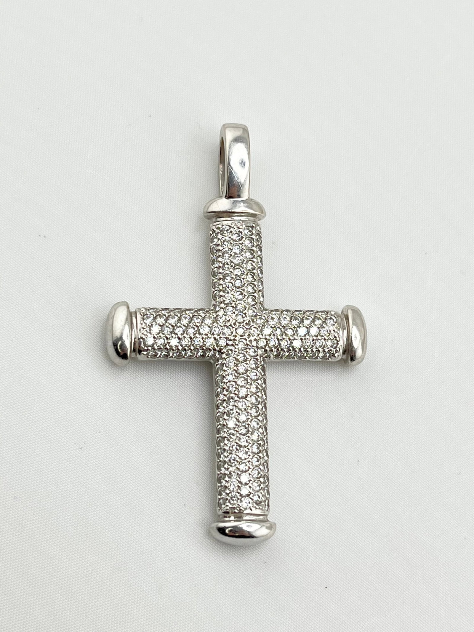 14KT White Gold Large Full Pave Natural Diamond Cross: 14KT White Gold Solid Large Cross In Full Natural Diamond Pave. 18.5 grams