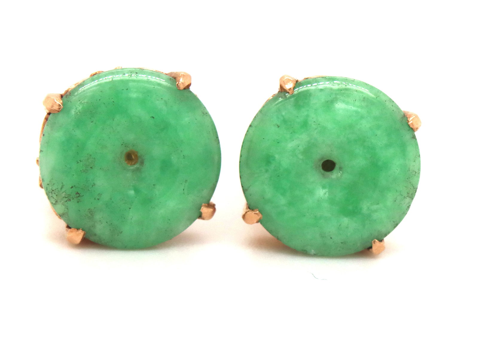 14kt Yellow gold Green Jade stud earrings: 14kt Yellow gold Green Jade stud earrings. The total weight of the earrings is 4.9 grams.