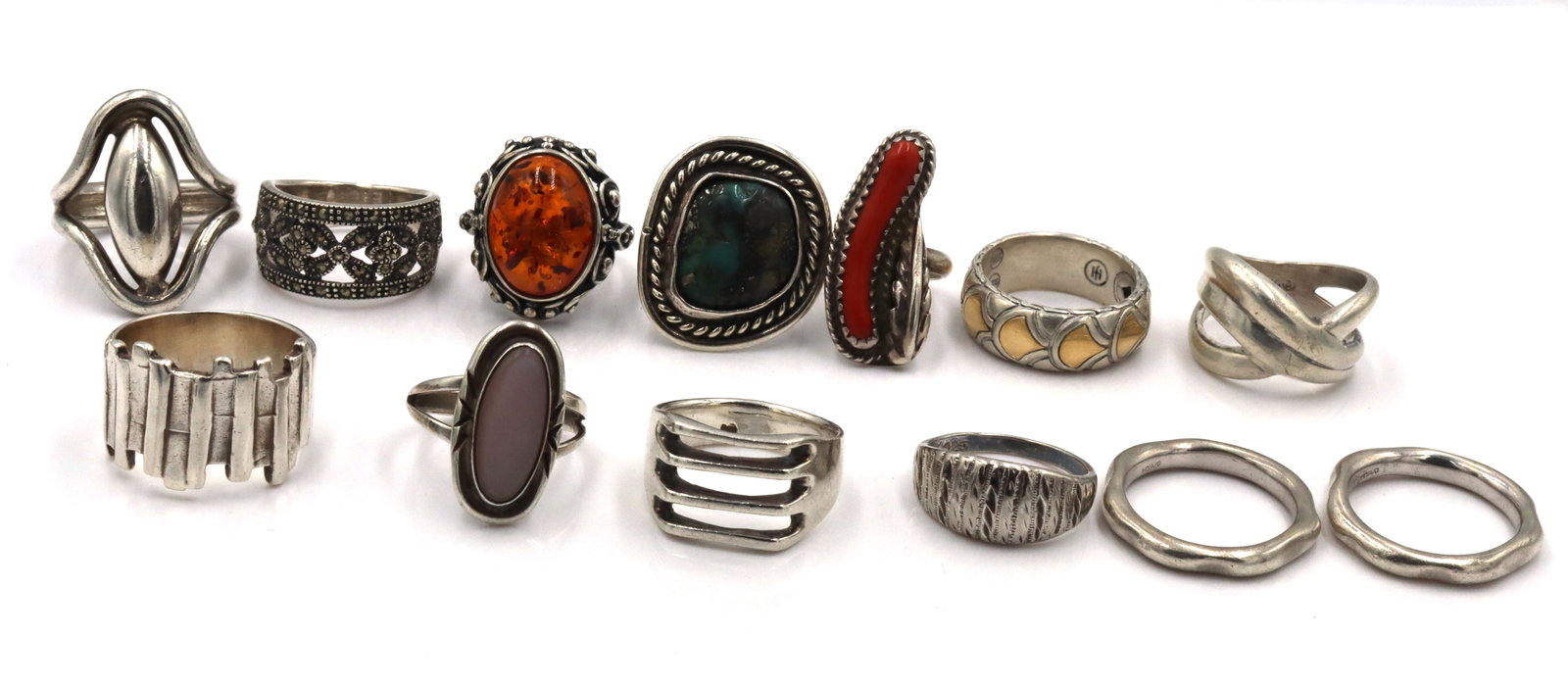 Big group lot of Vintage 925 sterling silver rings: Big group lot of 13 Vintage 925 sterling silver rings. The total weight of the lot is 74.9 grams.