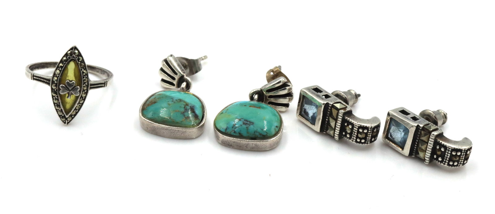 Lot of Vintage 925 sterling silver mixed jewelry: Lot of Vintage 925 sterling silver mixed jewelry. 2 Pairs of earrings and ring. Ring size 6.5".