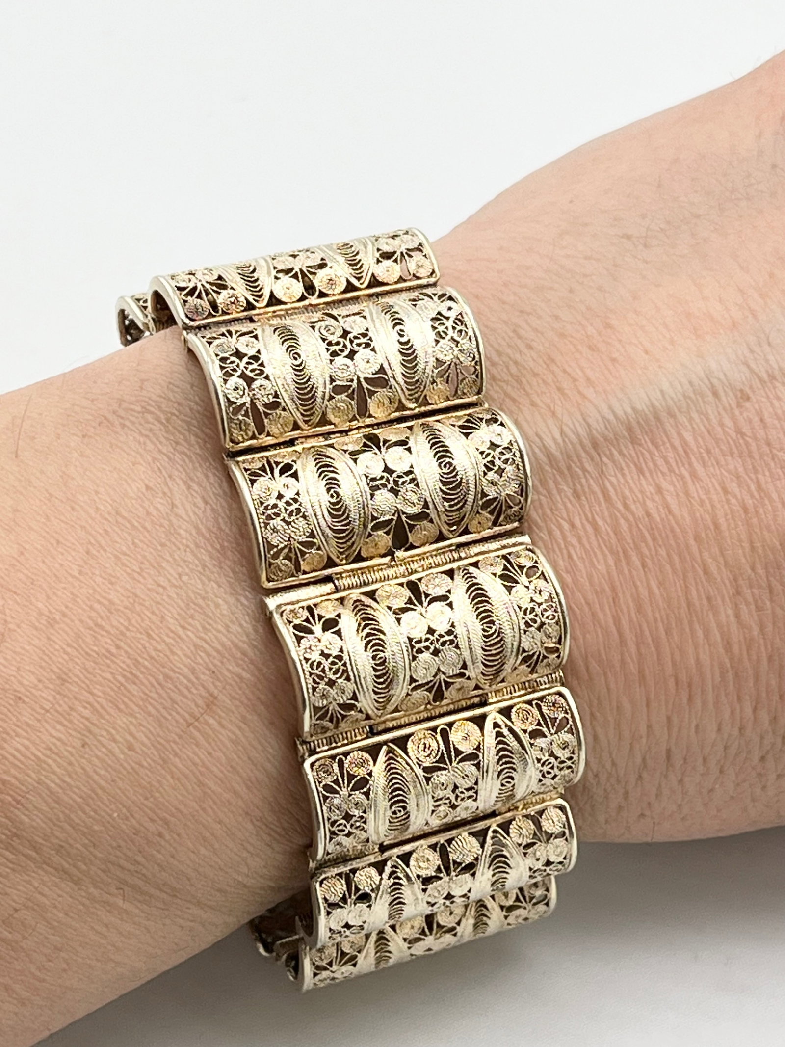 Vintage 925 Sterling Silver Wide Filigree Pathern Bracelet (1 of 5)