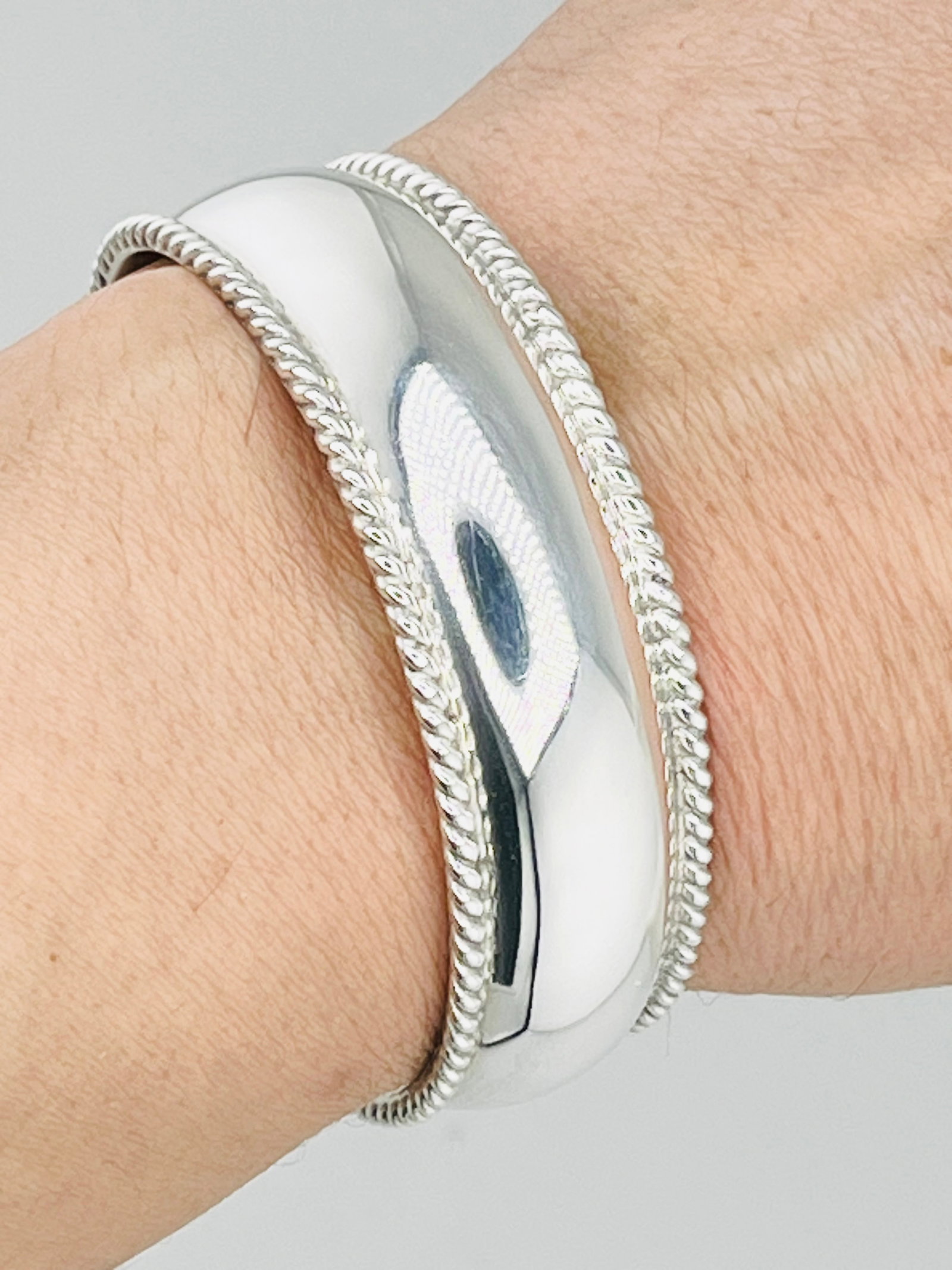 925 Sterling Silver Vintage Wide Polished Cuff Bracelet (1 of 5)
