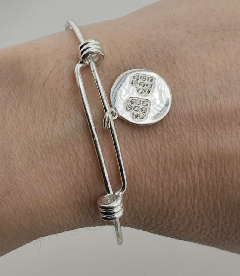925 Sterling Silver Expandable Wire "Always Sisters Always Friens " Charm Bangle: 925 Sterling Silver Expandable Wire "Always Sister Always friends" And Two Hearts with Crystal Pave charm Bangle. 11.5 grams. size M