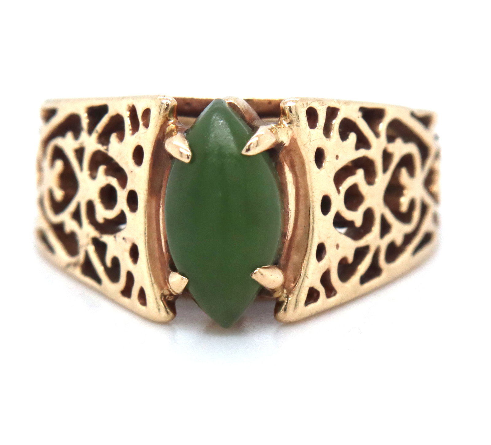 10kt Yellow gold marquise green Jade ring: 10kt Yellow gold marquise green Jade ring. The total weight of the ring is 4.6 grams. Ring size 5.5".